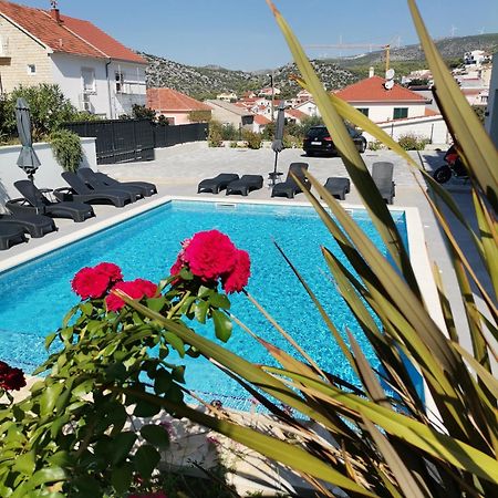 Villa Barbara & Zoran With Heated Swimming Pool سيغيت فغانييتْسا المظهر الخارجي الصورة