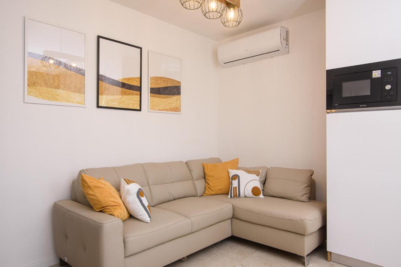 Villa Barbara & Zoran With Heated Swimming Pool سيغيت فغانييتْسا المظهر الخارجي الصورة