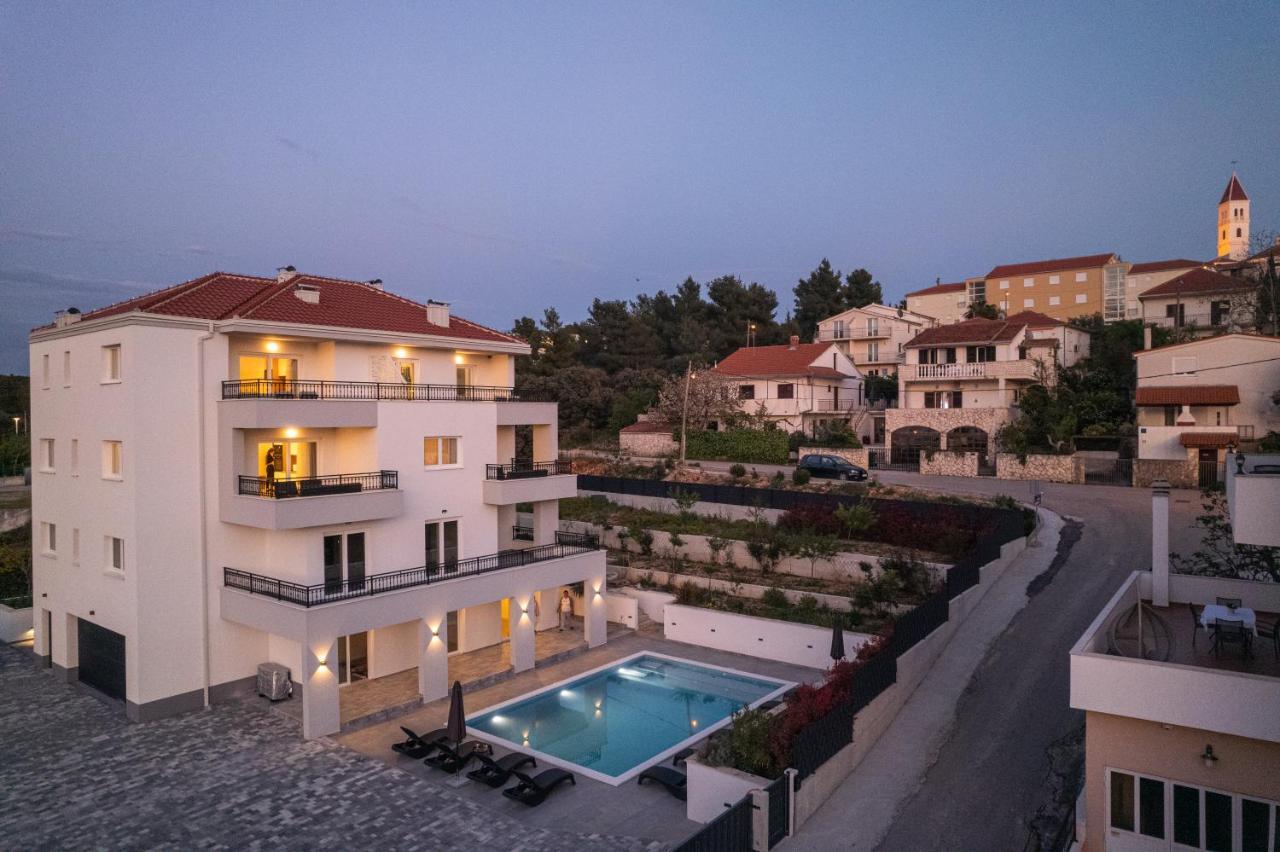 Villa Barbara & Zoran With Heated Swimming Pool سيغيت فغانييتْسا المظهر الخارجي الصورة